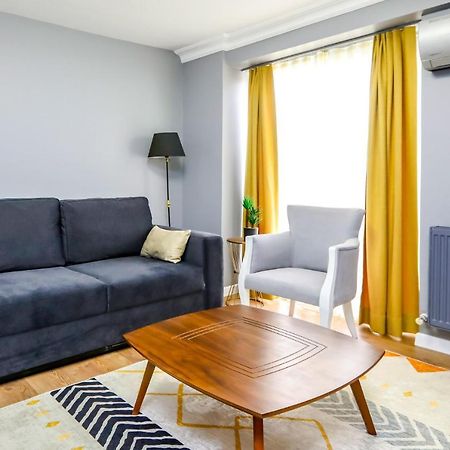 شقة اسطنبول  في Vibrant Flat 500 M To Uskudar Ferry Station المظهر الخارجي الصورة